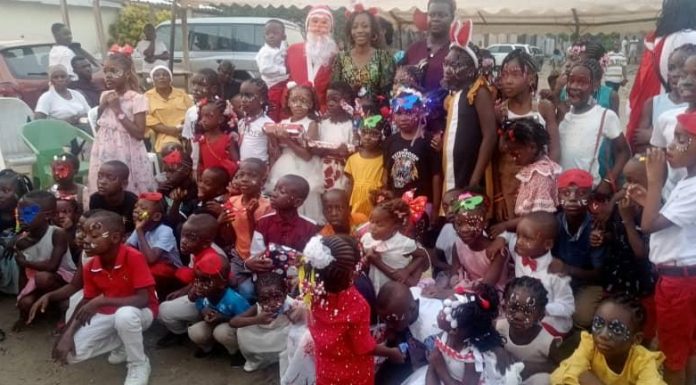 Arbre de Noel édition 2022 à Yopougon : Kadhy Sylla égaie plus de 400 enfants