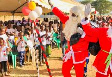 Arbre de Noel édition 2022 à Séguéla : Dr M’Bahia Maférima Bamba donne le sourire aux enfants de plus de 600 familles