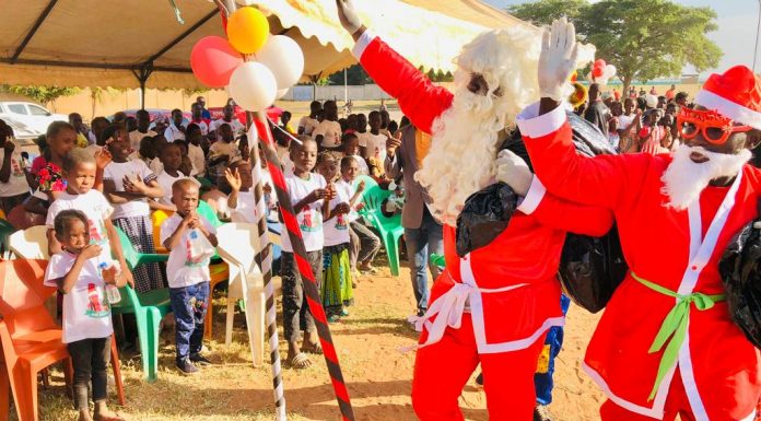 Arbre de Noel édition 2022 à Séguéla : Dr M’Bahia Maférima Bamba donne le sourire aux enfants de plus de 600 familles