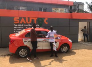Tombola SAUTOC : Sebi Kouala heureux bénéficiaire d’un taxi d’une valeur de 9 millions.