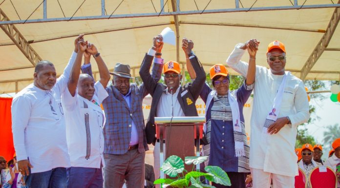 GRAND MEETING D’HOMMAGE DES POPULATIONS DU TONKPI AU CHEF DE L’ETAT: VAGONDO DIOMANDE FEDERE LE TONPKI AUTOUR DU PRESIDENT ALASSANE OUATTARA