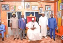 Ministère de la Réconciliation et de la Cohésion Nationale /En prélude à l’ouverture officielle de la Direction Régionale du Poro : le Ministre Kouadio Konan Bertin chez sa Majesté Coulibaly Issa, Chef de Canton de Korhogo.