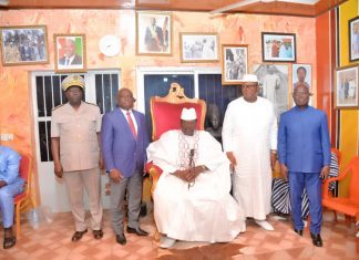 Ministère de la Réconciliation et de la Cohésion Nationale /En prélude à l’ouverture officielle de la Direction Régionale du Poro : le Ministre Kouadio Konan Bertin chez sa Majesté Coulibaly Issa, Chef de Canton de Korhogo.