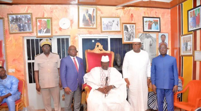 Ministère de la Réconciliation et de la Cohésion Nationale /En prélude à l’ouverture officielle de la Direction Régionale du Poro : le Ministre Kouadio Konan Bertin chez sa Majesté Coulibaly Issa, Chef de Canton de Korhogo.