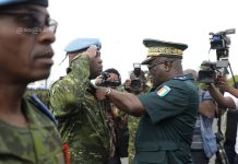Côte d’Ivoire: Les 49 soldats ivoiriens détenus au Mali et libérés récemment ont été décorés.