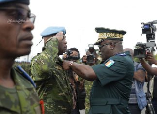 Côte d’Ivoire: Les 49 soldats ivoiriens détenus au Mali et libérés récemment ont été décorés.