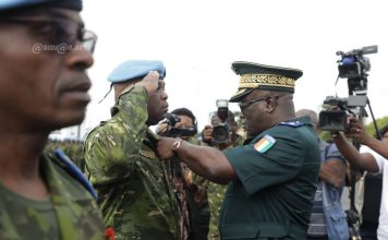 Côte d’Ivoire: Les 49 soldats ivoiriens détenus au Mali et libérés récemment ont été décorés.