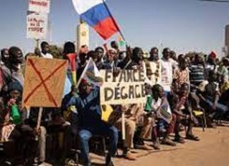Burkina Faso : Des milliers de personnes ont manifesté pour la souveraineté à Ouagadougou