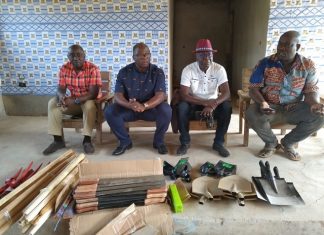 Région du Guémon : Les ressortissants de la diaspora offrent des matériels d’assainissement à la Jeunesse de Tiény-Séably