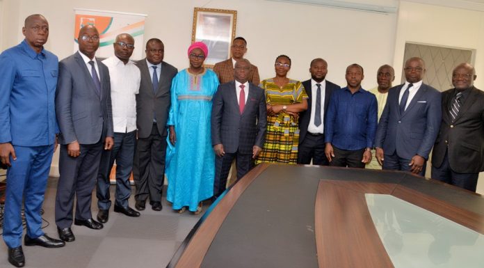 Ministère de la Réconciliation et de la Cohésion Nationale : le Ministre Kouadio Konan Bertin remet officiellement les actes de décret de nomination à ses Directeurs d’ Administration centrale