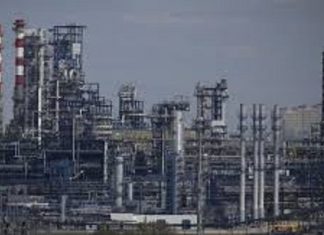 Énergie: les Occidentaux vont plafonner le prix des produits pétroliers russes