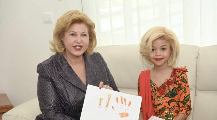 LA PETITE PREMIÈRE DAME A ÉTÉ REÇUE PAR LA PREMIÈRE DAME DOMINIQUE OUATTARA.