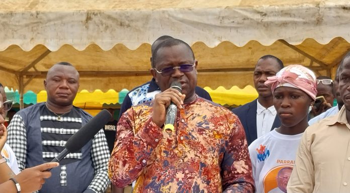 Autonomisation des jeunes du Bounkani : Dr Michel Noufé offre du matériel agricole aux associations de jeunesses de Téhini