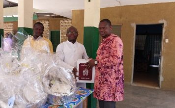 Carême chrétien: Dr Michel Noufé offre des outils de messe aux Eglises Catholiques du Bounkani