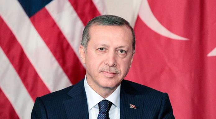 Turquie: Erdogan en tête de la présidentielle mais contraint à un second tour