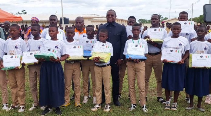 BOUNKANI : Dr MICHEL NOUFE CELEBRE L’EXCELLENCE ET RECOMPENSE PLUSIEURS ELEVES