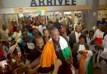 Côte d’Ivoire/ Le champion du monde en Taekwondo, Cissé Cheick Sallah, accueilli dans une liesse populaire à Abidjan