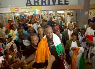 Côte d’Ivoire/ Le champion du monde en Taekwondo, Cissé Cheick Sallah, accueilli dans une liesse populaire à Abidjan