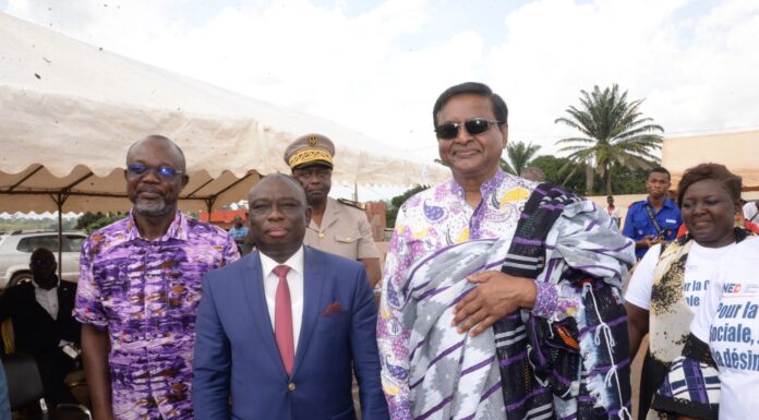 Mission de paix/Avant son départ de la Côte d’Ivoire : l’ancien compagnon de Nelson Mandela s’est entretenu avec Bedié et Gbagbo et s’est recueilli sur la tombe d’Houphouët-Boigny.