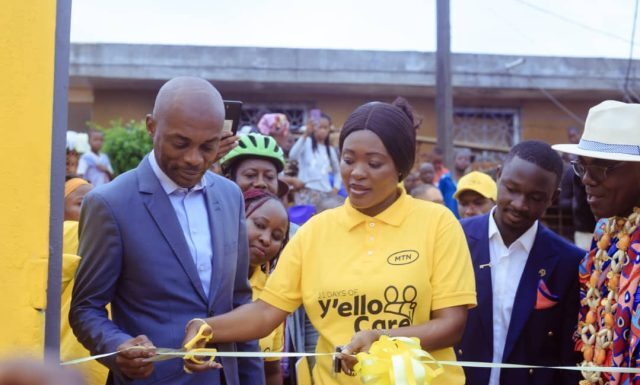 21 Days of Yello care : MTN CI offre une unité de production d’Attiéké aux femmes d’Azito village dans la commune de Yopougon