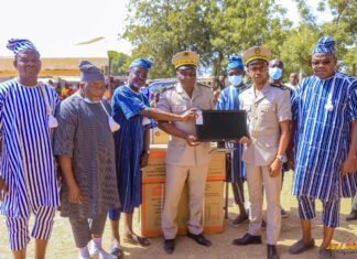 Côte d’Ivoire / Doropo : Dr Michel NOUFE Offre du matériel pour la bonne marche de la Sous-préfecture de Kalamon