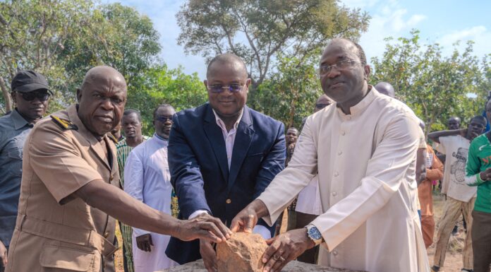 Côte d’Ivoire-Région du Bounkani / Pose de la première pierre de l’Eglise Catholique d’Ondéfidouo : Dr Michel Noufé exhorte les populations à la paix et à la cohésion sociale