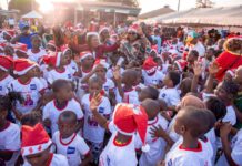 Séguéla / Arbre de Noël 2023 : Dr Bamba Maférima gâte plus de 2000 enfants de la commune