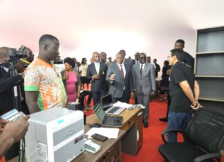 Côte d’Ivoire / CAN 2023 : Le ministre Amadou Coulibaly visite le site principal de la presse au Palais de la Culture de Treichville