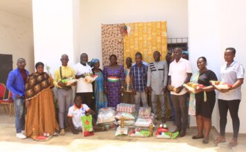 Rencontre interreligieuse pour la solidarité : UCJG distribue des kits alimentaires à ses membres chrétiens et musulmans.