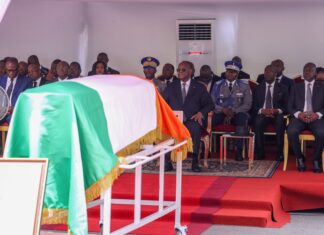 Côte d’Ivoire : Le chef de l’Etat a pris part à la cérémonie d’hommage de la Nation au Président du Conseil Supérieur de la Magistrature, feu Koné Mamadou