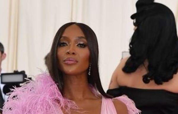 Mode : La carrière et le style de Naomi Campbell célébrés à Londres