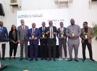 Cérémonie de dédicace : le Ministre ADJE Silas Metch félicite les auteurs du livre « la CAN de l’hospitalité 2023 »