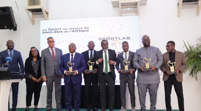 Cérémonie de dédicace : le Ministre ADJE Silas Metch félicite les auteurs du livre « la CAN de l’hospitalité 2023 »