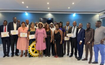 Océan Rotary club de Grand-Bassam : Jean Eudes Houngbedji reçoit les attributs du nouveau président des mains du président sortant IPP Gilbert Kouassi Kouamé