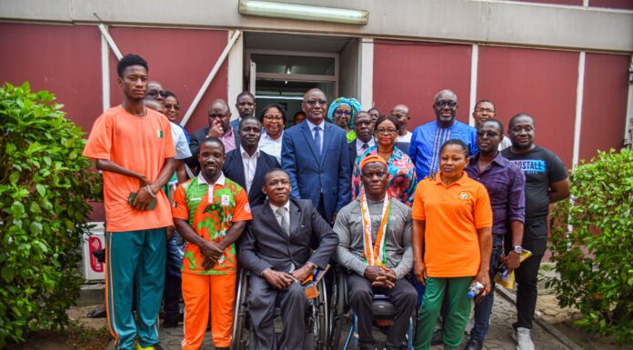 Jeux Paralympiques PARIS 2024 : Le Ministre ADJÉ Silas Metch apporte le soutien du Gouvernement aux athlètes avant leur départ