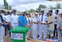 Lutte contre la pollution plastique/ La Flotte Rotarienne de la Côte d’Ivoire offre du matériel d’assainissement au village d’Aghien Télégraphe