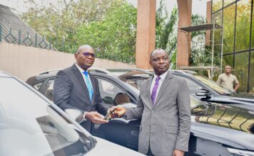 Côte d’Ivoire/Remise de véhicules de service au Ministère des Sports : sept agents ont reçu chacun une voiture neuve