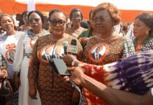 Meeting de clôture de l’UF-RHDP / La Ministre Nialé Kaba et Dr Michel Noufé aux côtés de La Présidente Harlette Badou