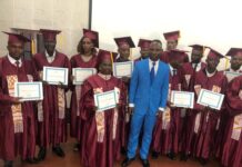 Remise de certificats à la première promotion de l’École des Affaires IBB