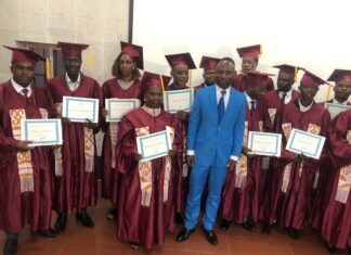 Remise de certificats à la première promotion de l’École des Affaires IBB