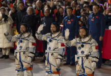 Espace : Retour sur Terre de trois astronautes chinois après six mois dans la station spatiale Tiangong