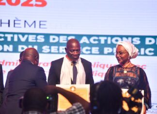 Clôture des Journées de la Fonction Publique 2025 : Le Ministre Adjé Silas Metch élévé au grade de Commandeur