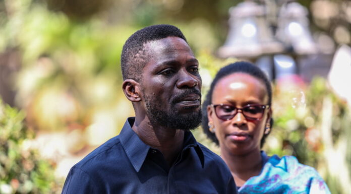Ouganda : Barbra Kyagulanyi, épouse de l’opposant Bobi Wine, hospitalisée après un raid armé