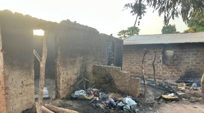 Côte d’Ivoire / Duékoué : Un affrontement communautaire fait un mort, 26 maisons et des récoltes incendiées à Bagohouo