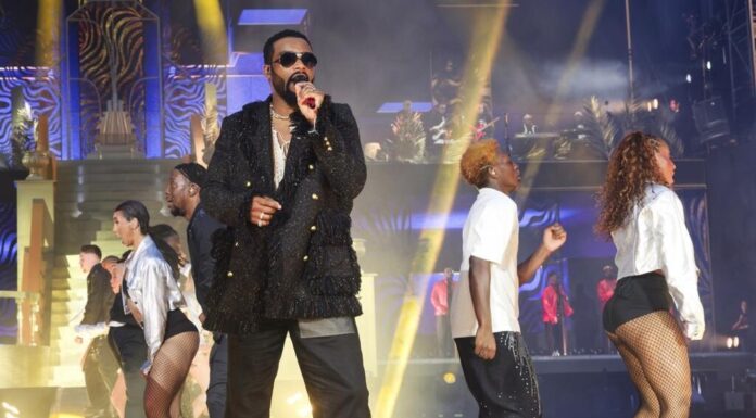 Célébration des 20 ans de carrière du chanteur congolais Fally Ipupa : C’était PHE-NO-ME-NAL au Stade de France