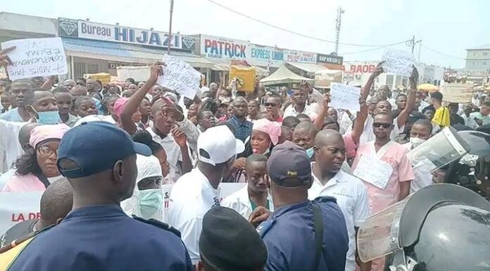 Ebola en RDC : Le personnel de santé en grève pour salaires impayés